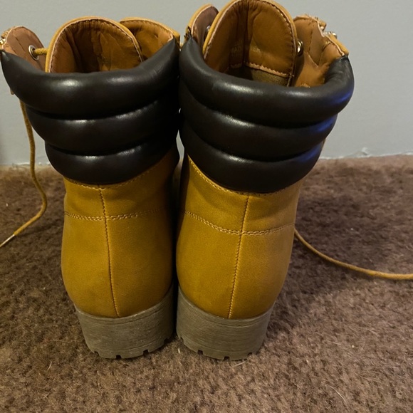 Shoes - Picture 3 of 4